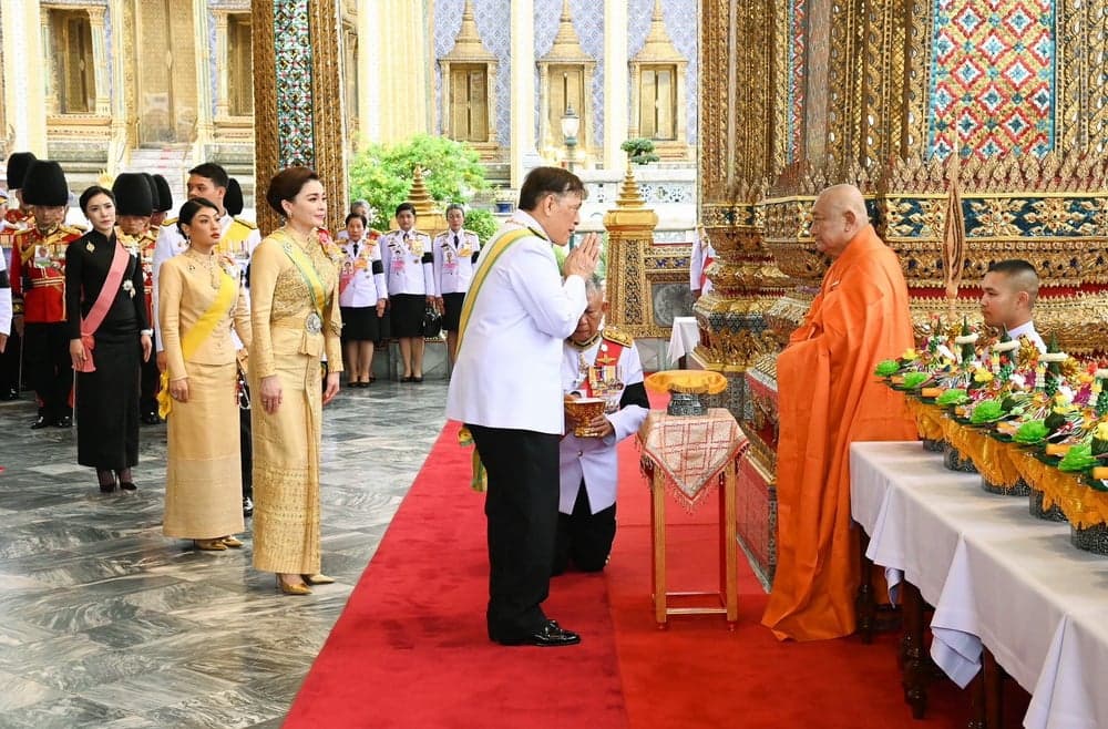 เทิดไท้74พรรษา พสกนิกรทั่วหล้าทำบุญถวาย ‘ในหลวง’