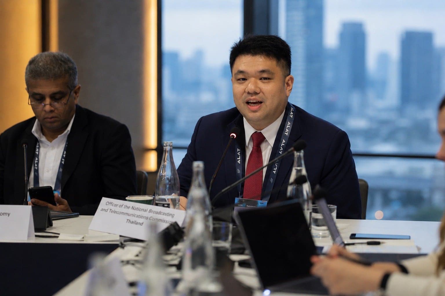 ‘พชร’ เสนอ 4 แนวทางเปิดทางให้อุตสาหกรรมเดิม-อุตสาหกรรมใหม่เติบโตไปด้วยกัน