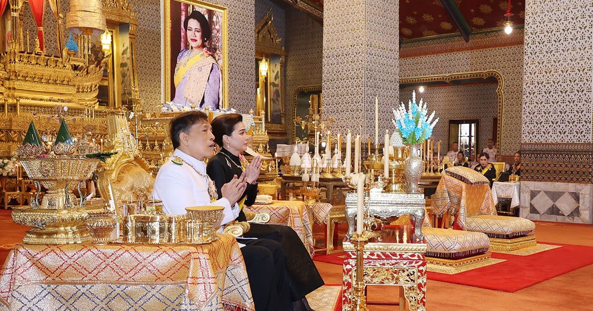 ในหลวง-พระราชินี ทรงบำเพ็ญพระราชกุศลทักษิณานุปทาน เนื่องในวันคล้ายวันพระราชสมภพ ‘พระพันปีหลวง’