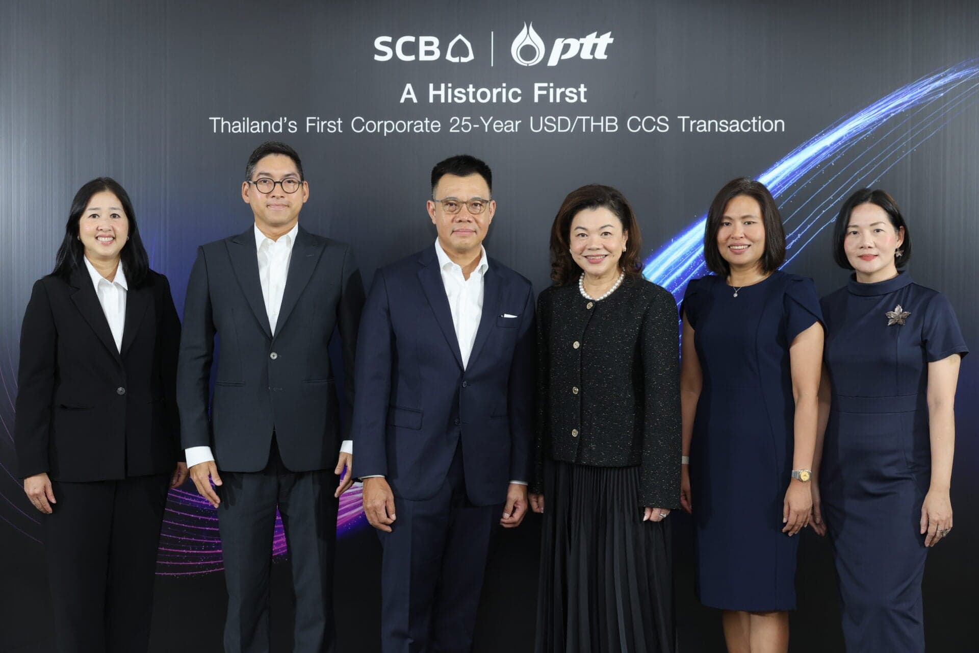 ปตท.-ไทยพาณิชย์ ฉลองความสำเร็จ USD/THB Cross Currency Swap มูลค่า 48 ล้านดอลลาร์สหรัฐ อายุสัญญา 25 ปี สูงสุดขององค์กรไทย ยกระดับมาตรฐานตลาดการเงินอย่างยั่งยืน