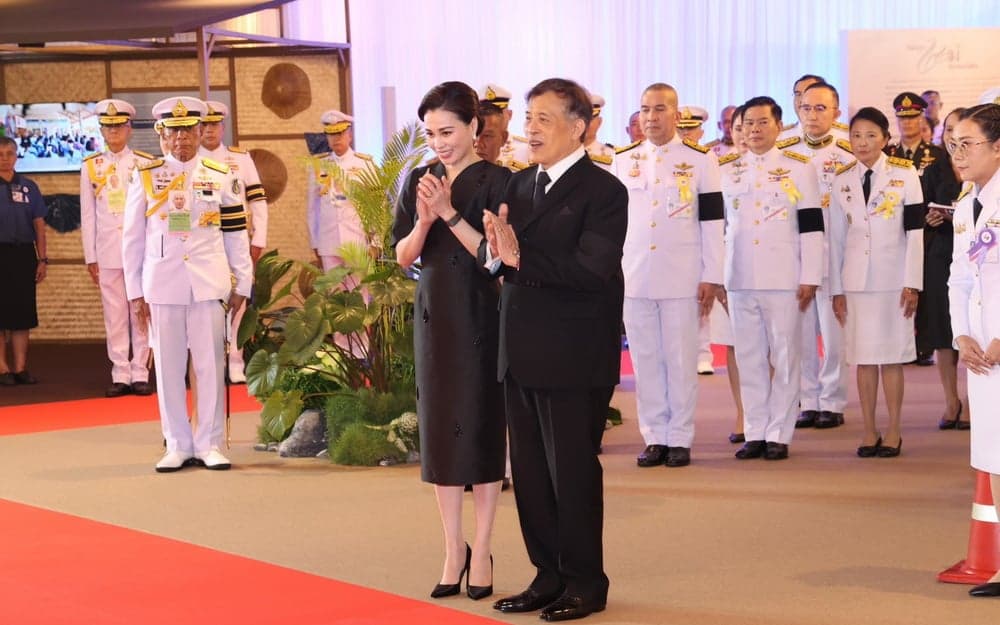 ในหลวง-พระราชินี ทรงเป็นองค์ประธานงานกองทุนแม่ของแผ่นดิน มีพระราชดำรัสให้สร้างชุมชนเข้มแข็งพ้นยาเสพติด