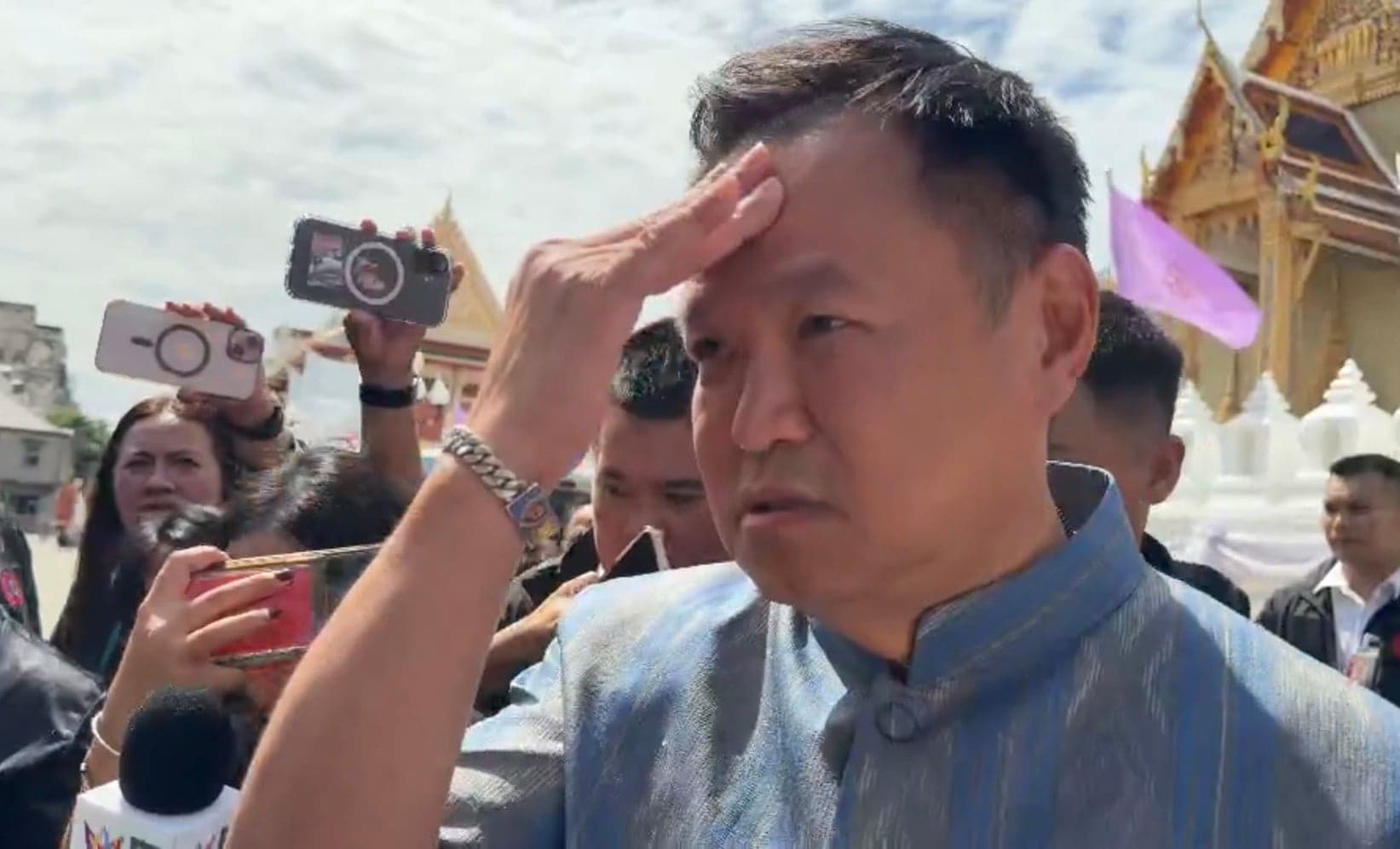 ‘อนุทิน’ แจงโพสต์ ‘วิ่งหัวชนกำแพง’ แค่เตือนตัวเอง ไม่ตอบหมายถึงใคร เอามือแตะหน้าผากบอก ‘หัวโน’
