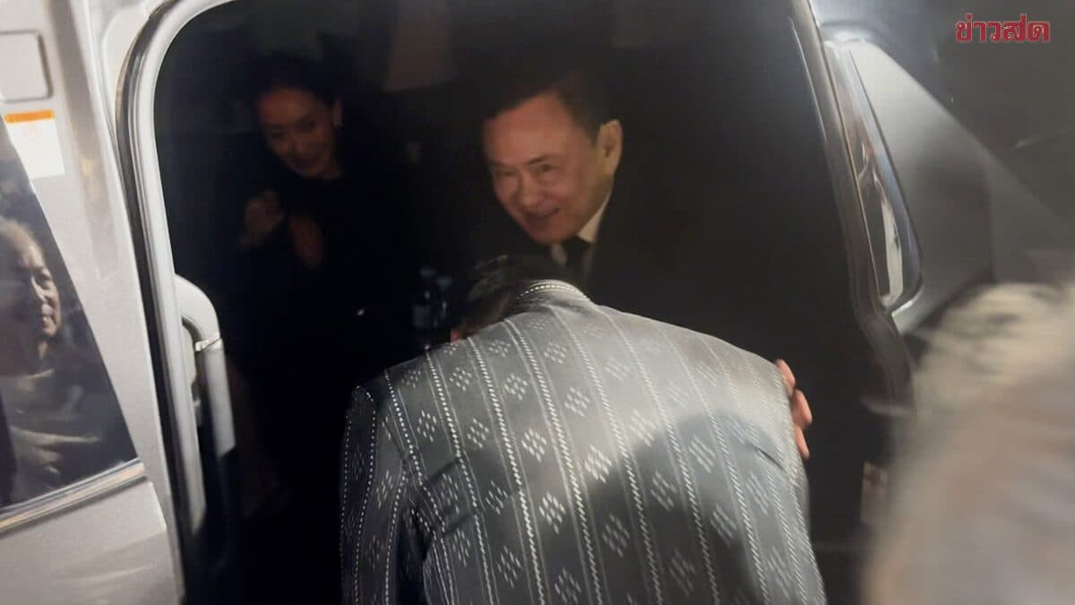 ‘อนุทิน’ ก้มกราบตัก ‘ทักษิณ’ ส่งขึ้นรถกลับบ้าน ‘อิ๊งค์’ ชวน ‘อาหนู’ ปิดห้องกินข้าวกับพ่อ